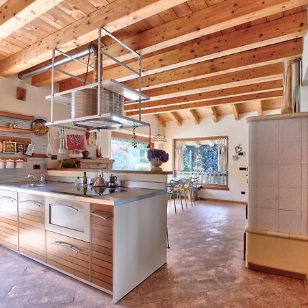 Chalet Con Piscina E Vista Panoramica 콜리코 외부 사진